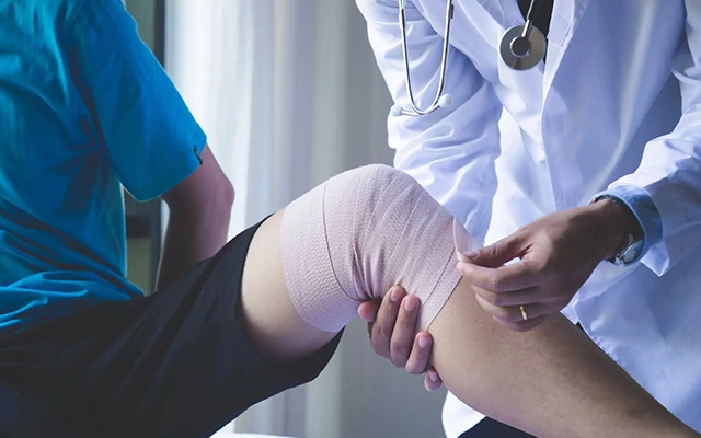 Why Osteoporosis Increases Your Risk of Knee Fractures: Insights from a Knee Fracture Doctor